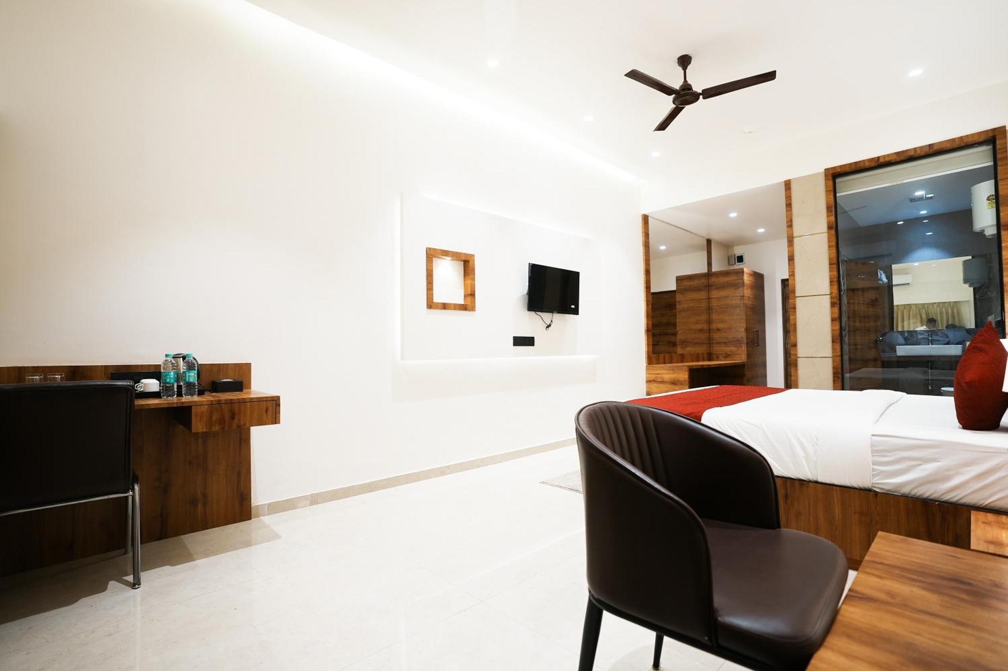 Madhav Residency Hotel & Banquet, Kalyan, Mumbai מראה חיצוני תמונה